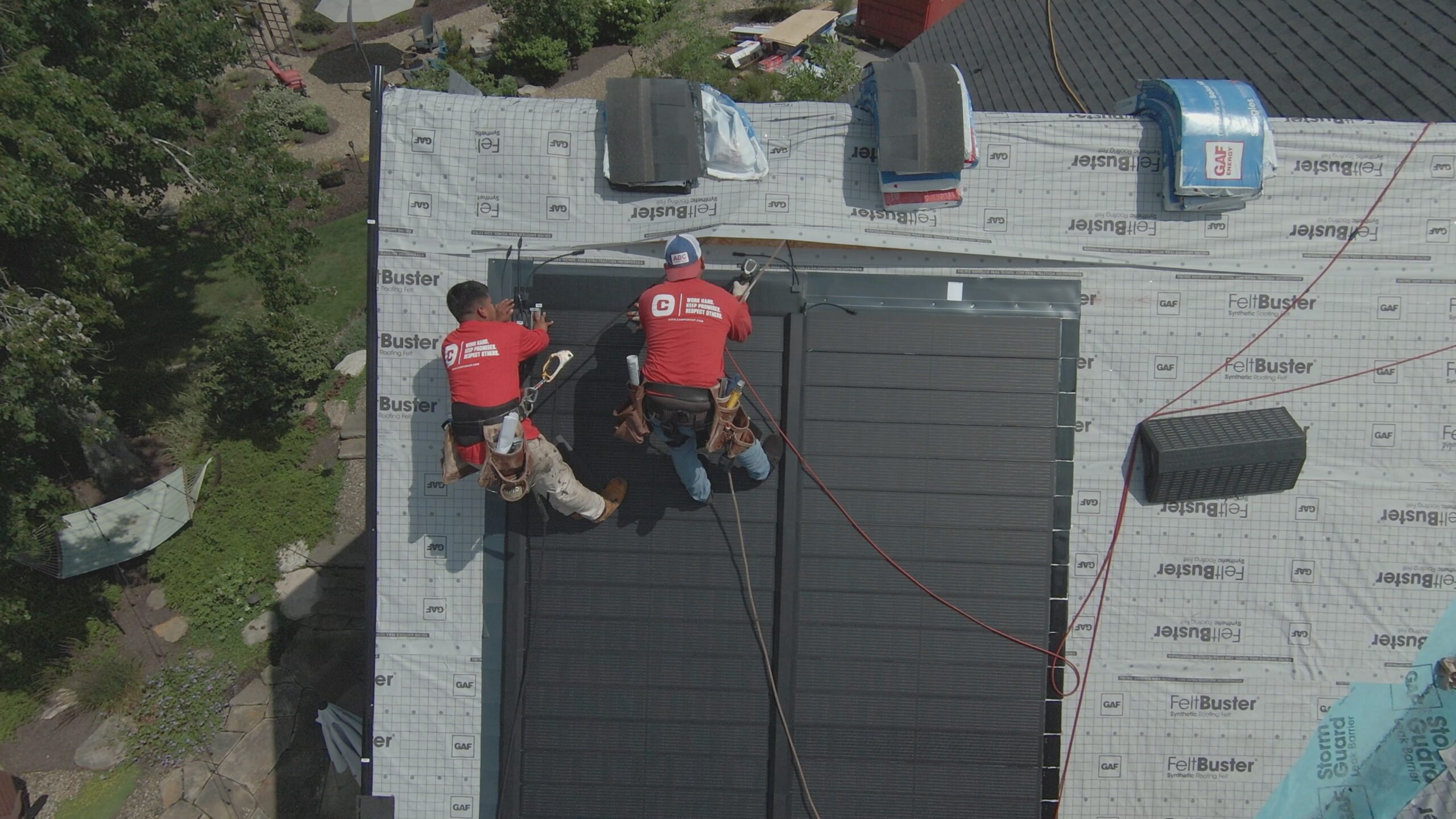 Installer on Roof 8 scaled 1